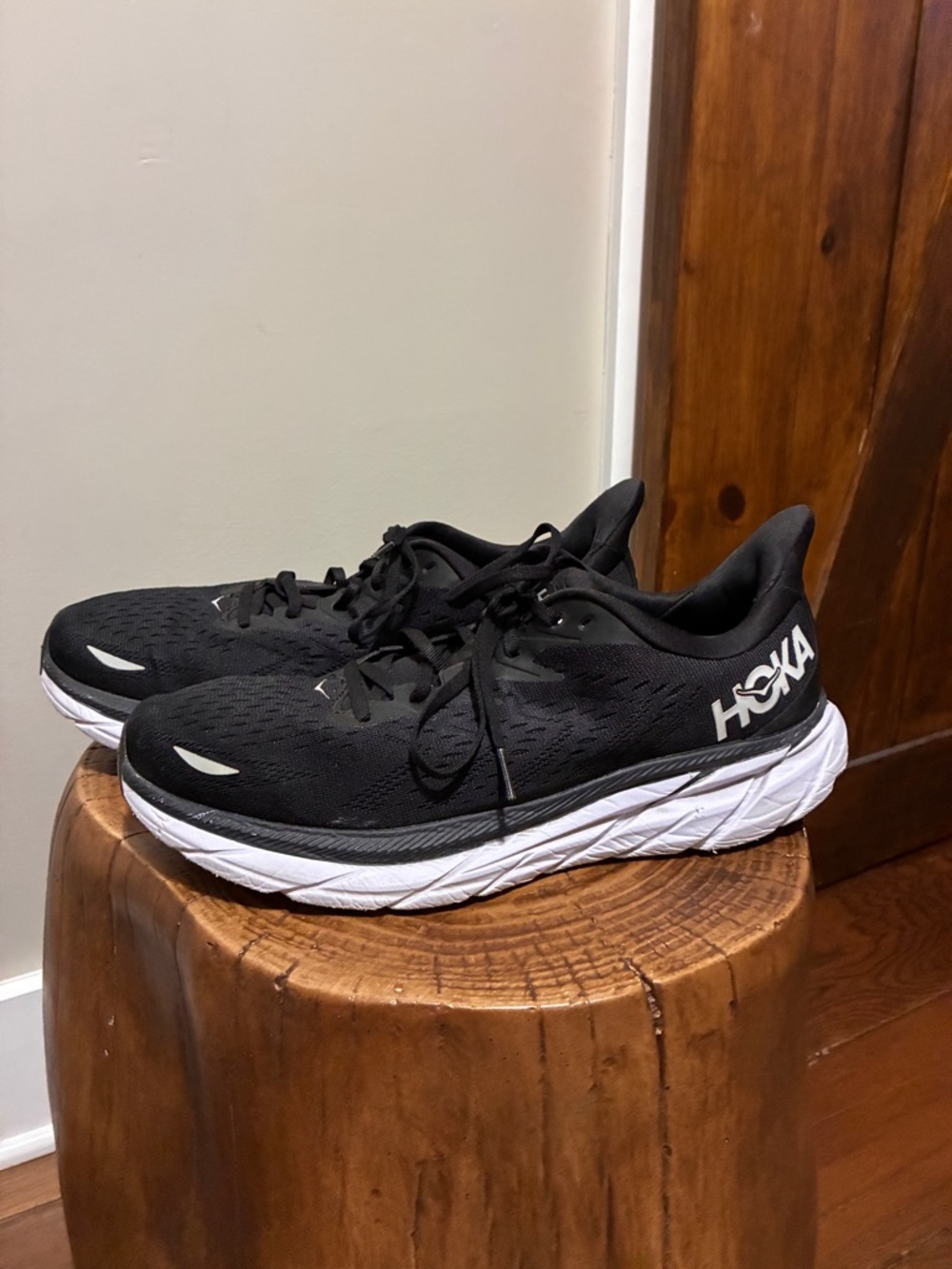 Hoka Clifton 8 Men's Running Black & White 12D EUC Gym Workout Athletic Comfort
